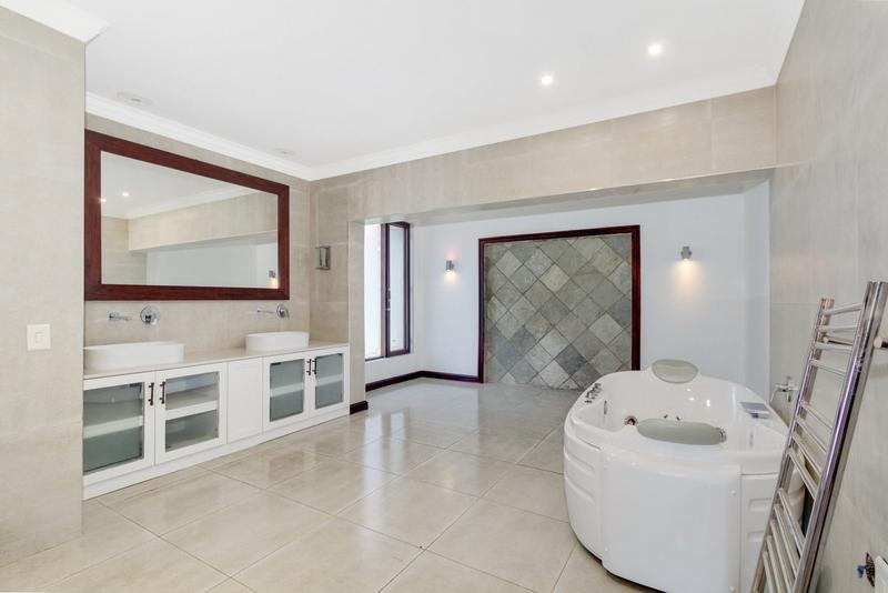 To Let 6 Bedroom Property for Rent in Fourways Gardens Gauteng