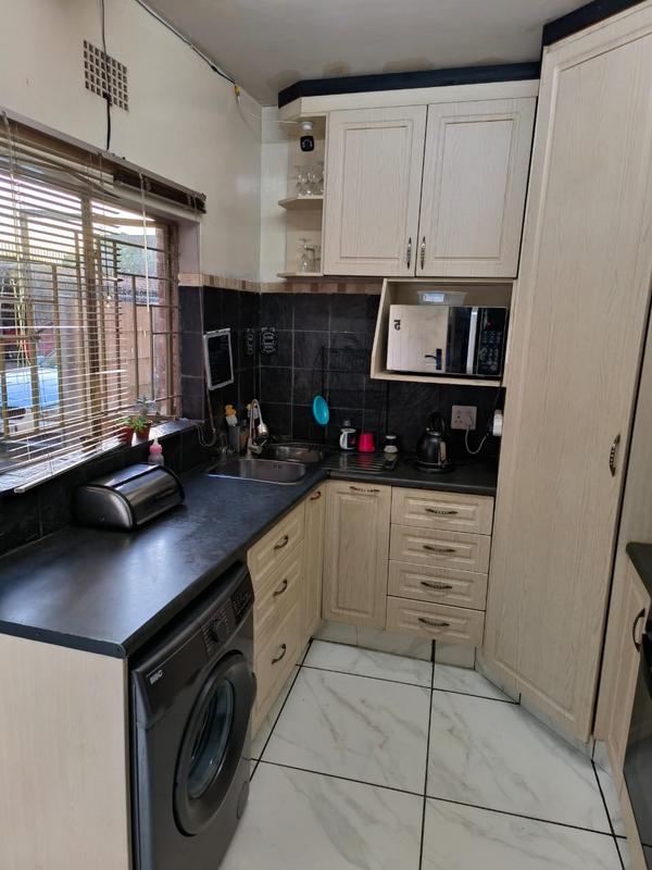 2 Bedroom Property for Sale in Rhodesfield Gauteng