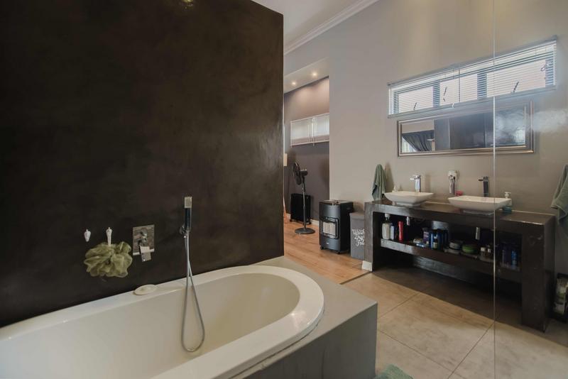 3 Bedroom Property for Sale in Copperleaf Estate Gauteng