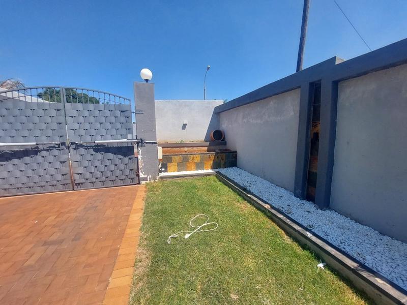 4 Bedroom Property for Sale in Robinpark Gauteng