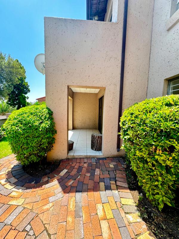 2 Bedroom Property for Sale in Buccleuch Gauteng