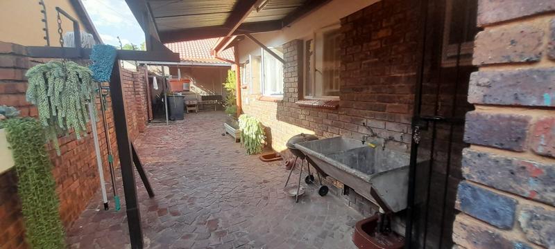 5 Bedroom Property for Sale in Suiderberg Gauteng