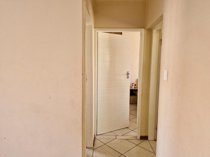 2 Bedroom Property for Sale in Monavoni Gauteng