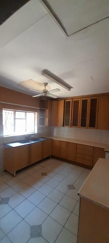 8 Bedroom Property for Sale in Claremont Gauteng