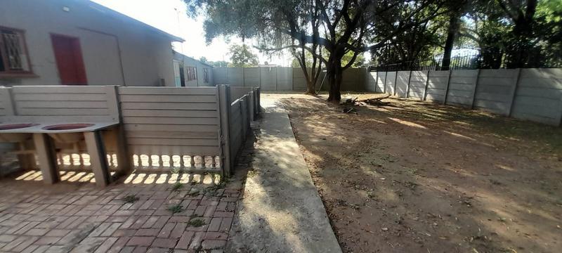 8 Bedroom Property for Sale in Claremont Gauteng