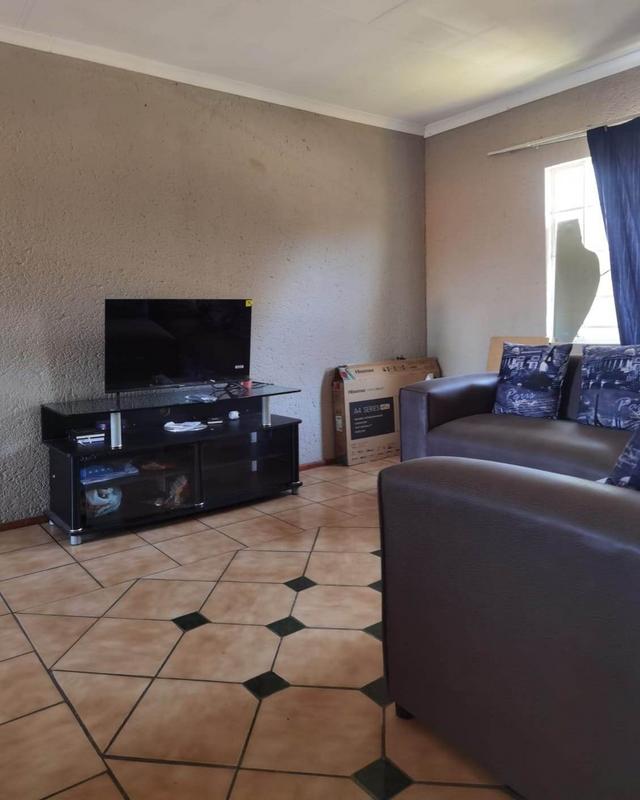 3 Bedroom Property for Sale in Die Hoewes Gauteng