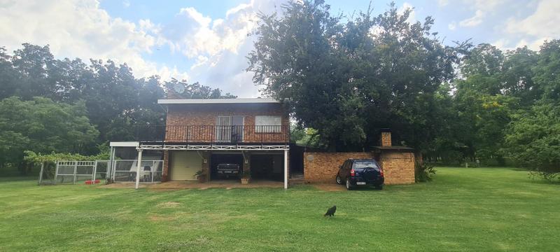 5 Bedroom Property for Sale in Walker Fruit Farms Gauteng