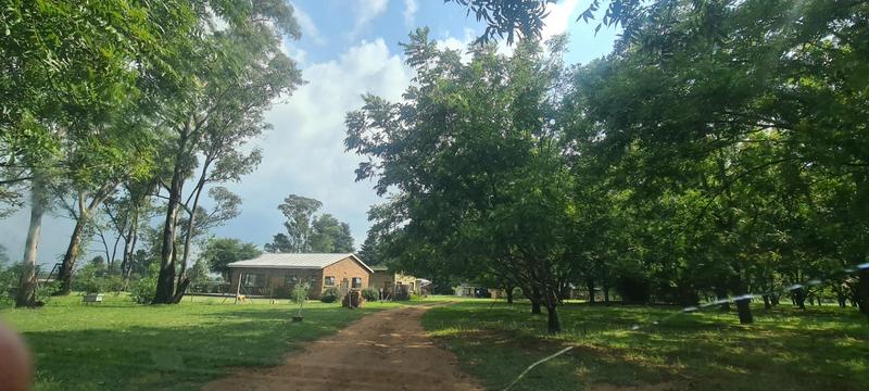 5 Bedroom Property for Sale in Walker Fruit Farms Gauteng