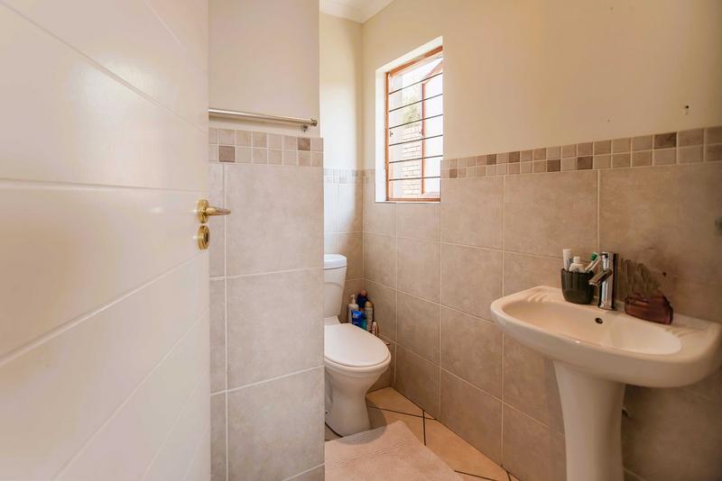 2 Bedroom Property for Sale in Thatchfield Close Gauteng
