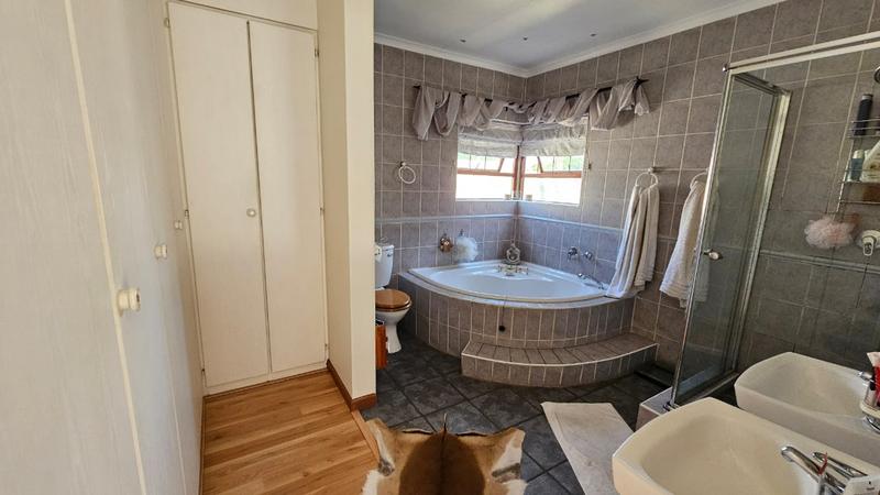 3 Bedroom Property for Sale in Glen Marais Gauteng