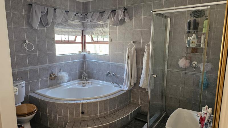 3 Bedroom Property for Sale in Glen Marais Gauteng