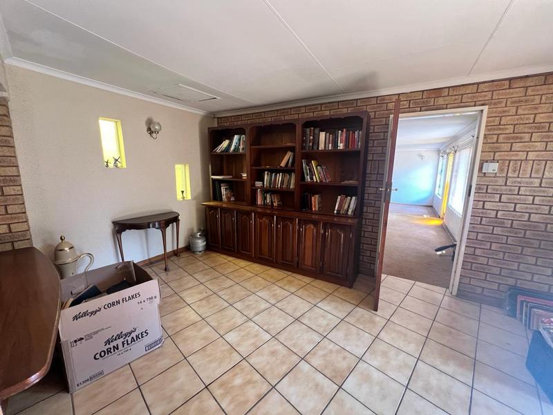 6 Bedroom Property for Sale in Larrendale Gauteng
