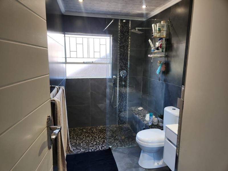 2 Bedroom Property for Sale in Vorna Valley Gauteng