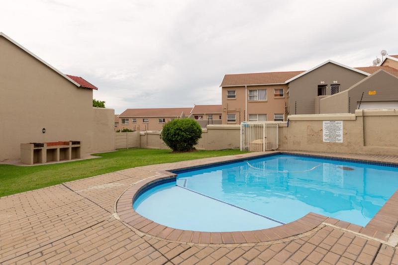 2 Bedroom Property for Sale in Vorna Valley Gauteng