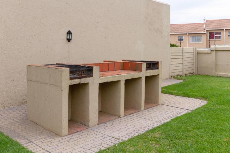 2 Bedroom Property for Sale in Vorna Valley Gauteng