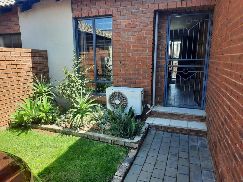 2 Bedroom Property for Sale in Mooikloof Ridge Gauteng