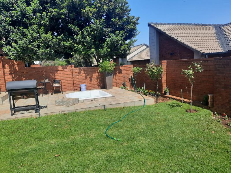 2 Bedroom Property for Sale in Mooikloof Ridge Gauteng