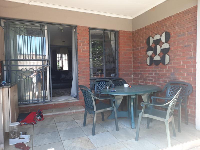 2 Bedroom Property for Sale in Mooikloof Ridge Gauteng