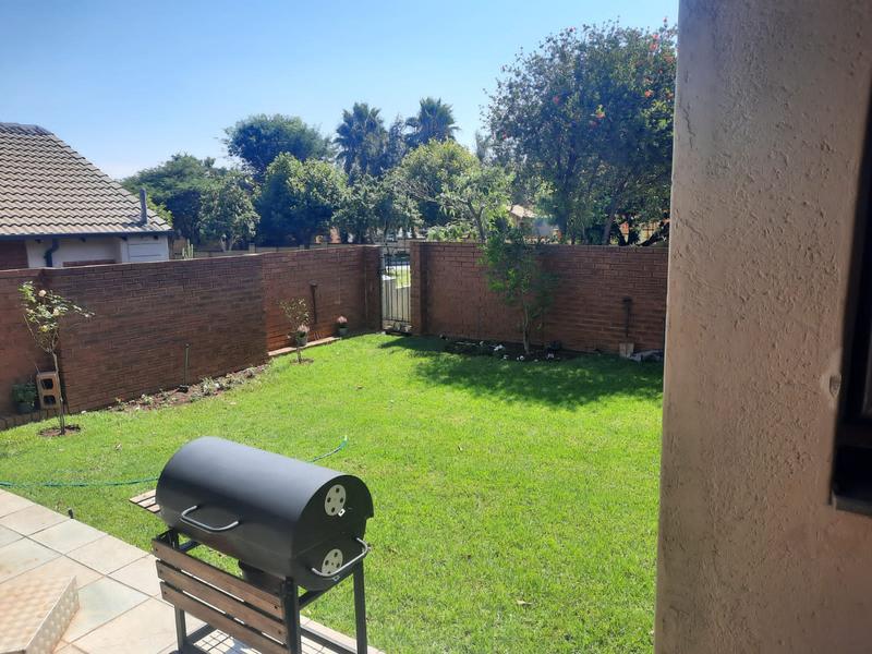 2 Bedroom Property for Sale in Mooikloof Ridge Gauteng