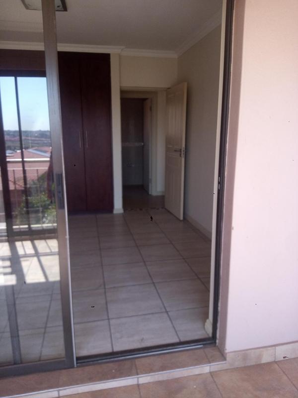 1 Bedroom Property for Sale in Little Falls Gauteng