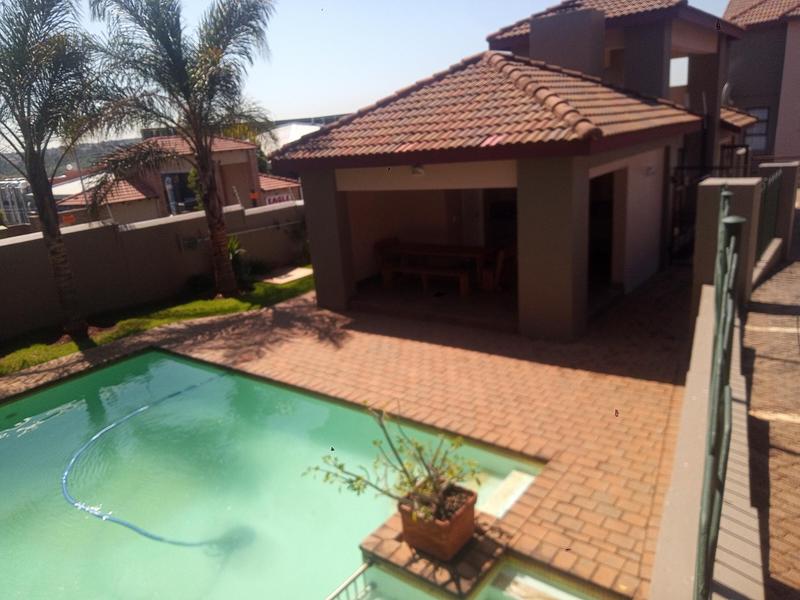 1 Bedroom Property for Sale in Little Falls Gauteng