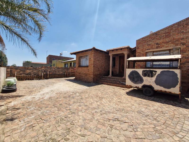 6 Bedroom Property for Sale in Lifateng Gauteng