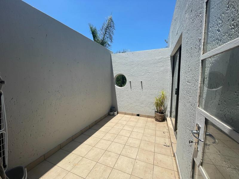 1 Bedroom Property for Sale in Lonehill Gauteng