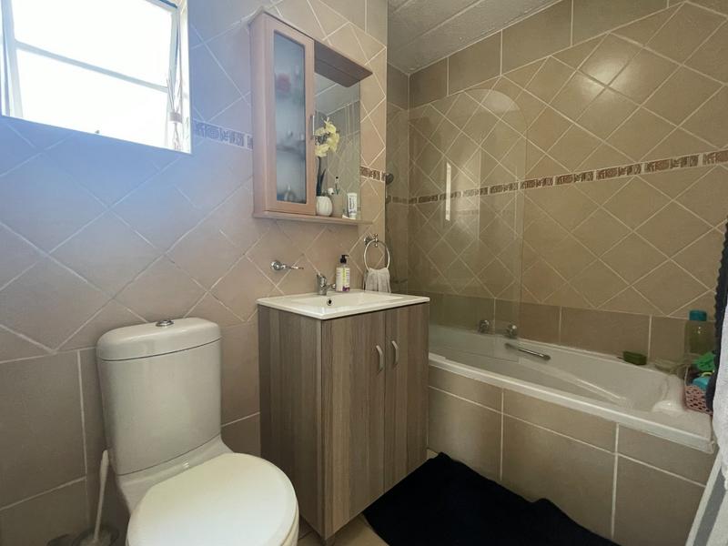 1 Bedroom Property for Sale in Lonehill Gauteng