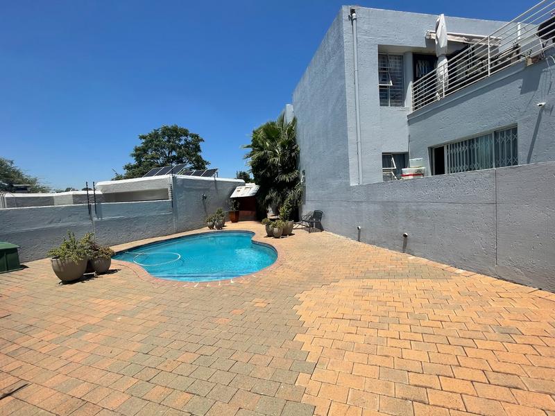 1 Bedroom Property for Sale in Lonehill Gauteng