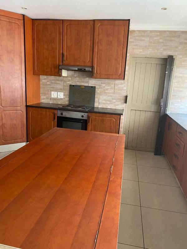 To Let 3 Bedroom Property for Rent in Troyeville Gauteng
