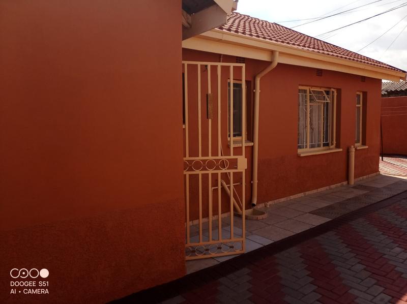 2 Bedroom Property for Sale in Mohlakeng Gauteng