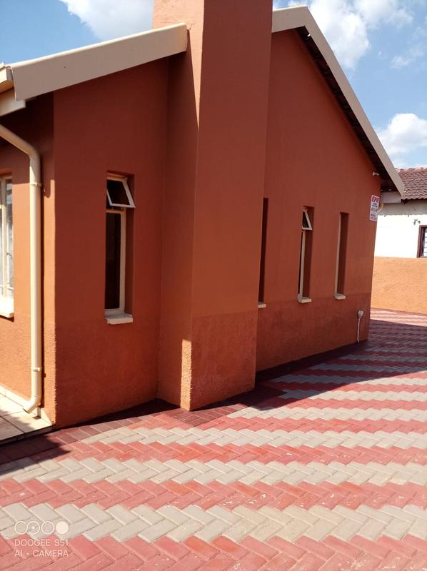 2 Bedroom Property for Sale in Mohlakeng Gauteng