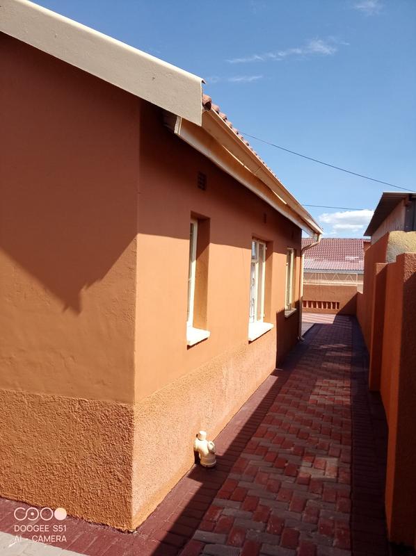 2 Bedroom Property for Sale in Mohlakeng Gauteng