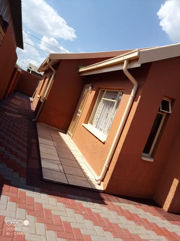 2 Bedroom Property for Sale in Mohlakeng Gauteng