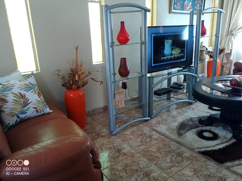 2 Bedroom Property for Sale in Mohlakeng Gauteng