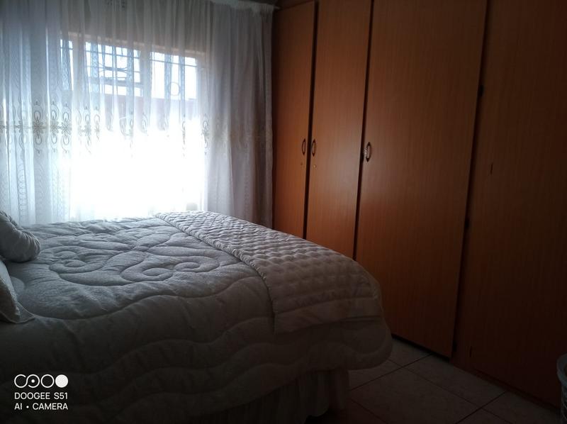 2 Bedroom Property for Sale in Mohlakeng Gauteng