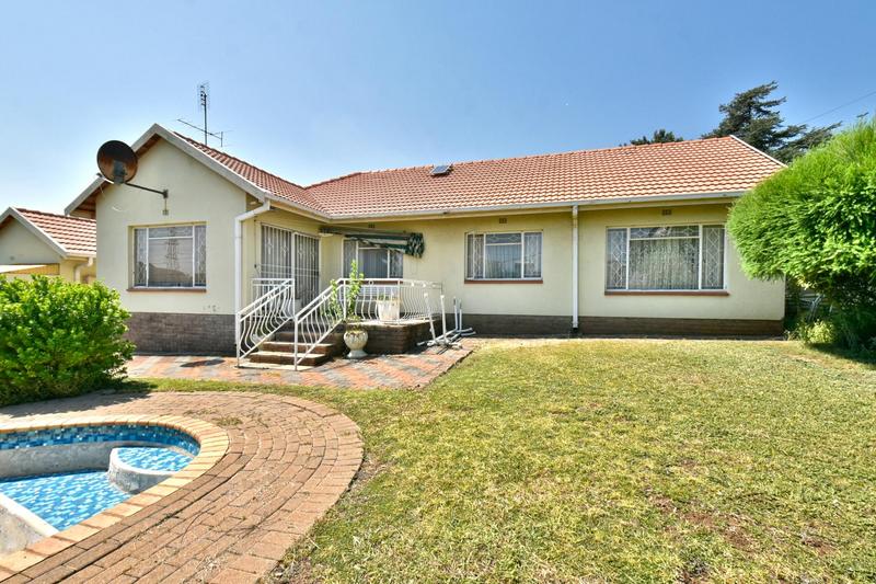 3 Bedroom Property for Sale in Glenanda Gauteng