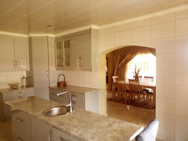 4 Bedroom Property for Sale in Zuurbekom Gauteng