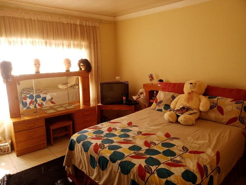 4 Bedroom Property for Sale in Zuurbekom Gauteng