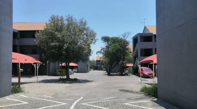 2 Bedroom Property for Sale in Erand Gardens Gauteng