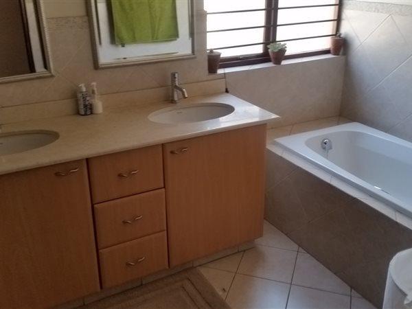 To Let 3 Bedroom Property for Rent in Morningside Gauteng