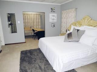 5 Bedroom Property for Sale in Lynnwood Glen Gauteng