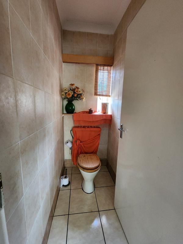 6 Bedroom Property for Sale in Tileba Gauteng