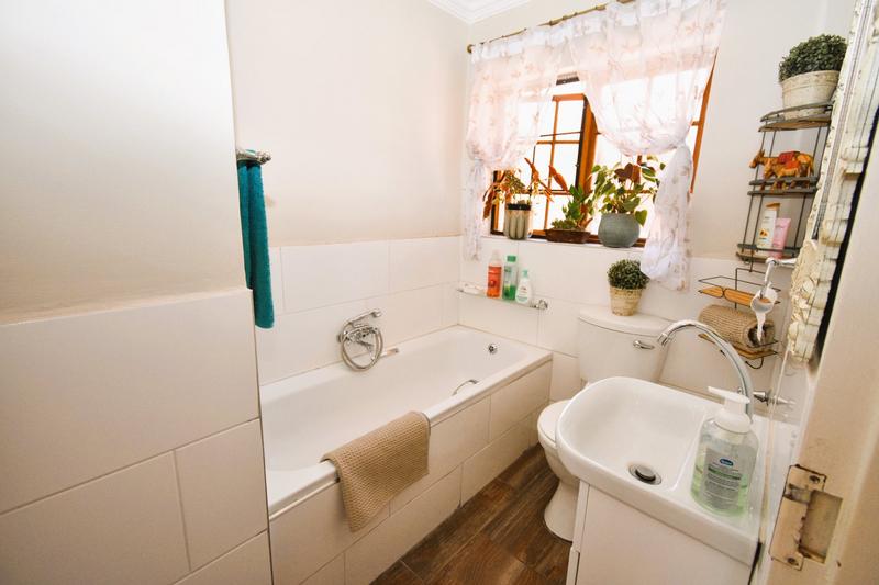 2 Bedroom Property for Sale in Pinehaven Gauteng