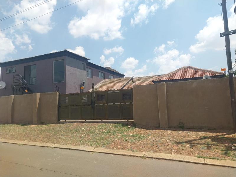 11 Bedroom Property for Sale in Clayville Gauteng