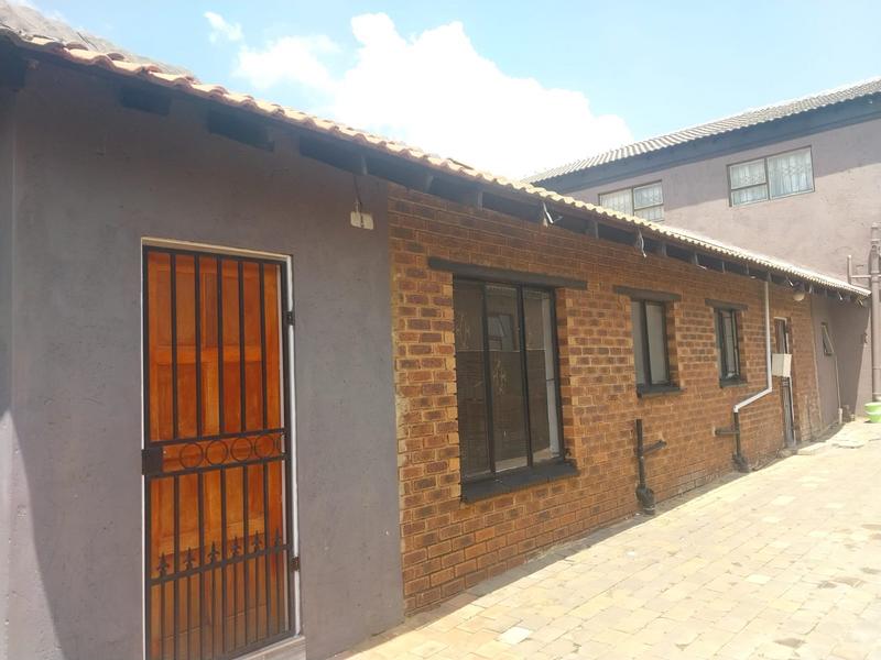 11 Bedroom Property for Sale in Clayville Gauteng