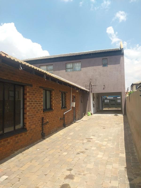 11 Bedroom Property for Sale in Clayville Gauteng