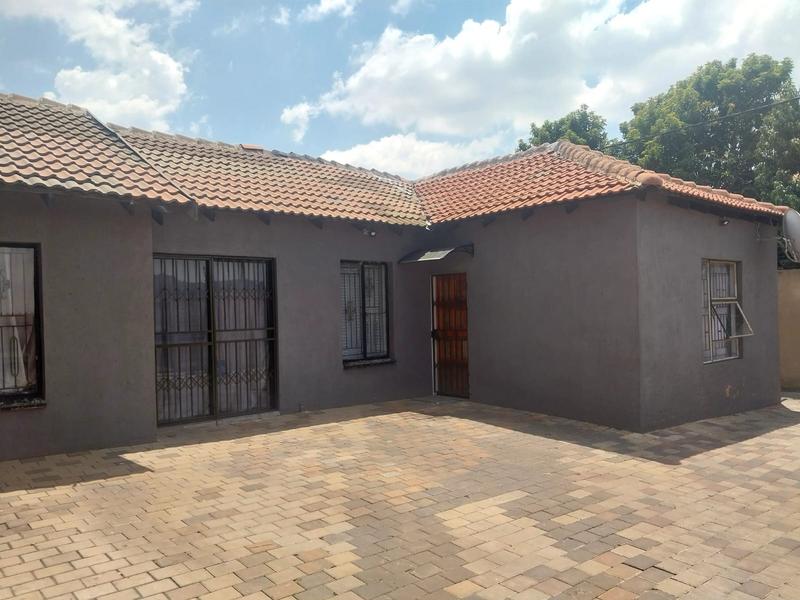 11 Bedroom Property for Sale in Clayville Gauteng