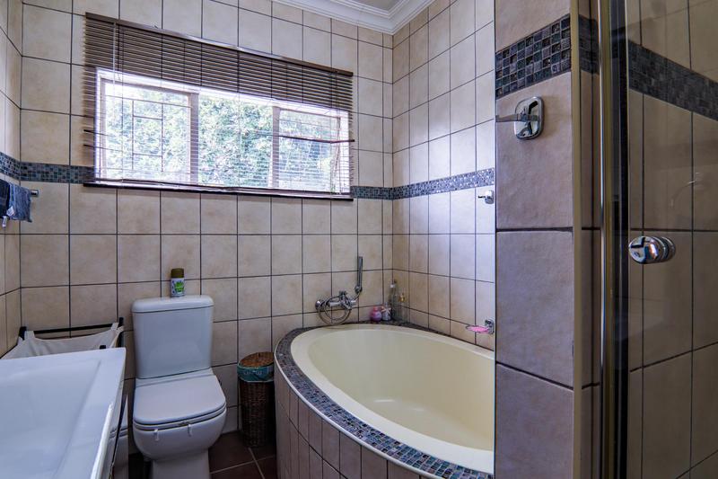 5 Bedroom Property for Sale in Hennopspark Gauteng