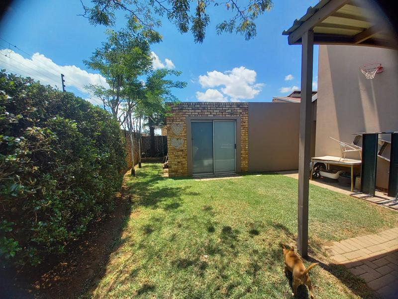 2 Bedroom Property for Sale in New Market Gauteng